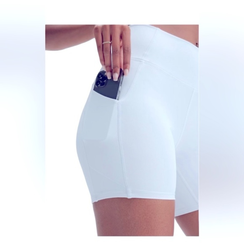 Fabletics Pure Lux White Athletic shorts Woman Size XS